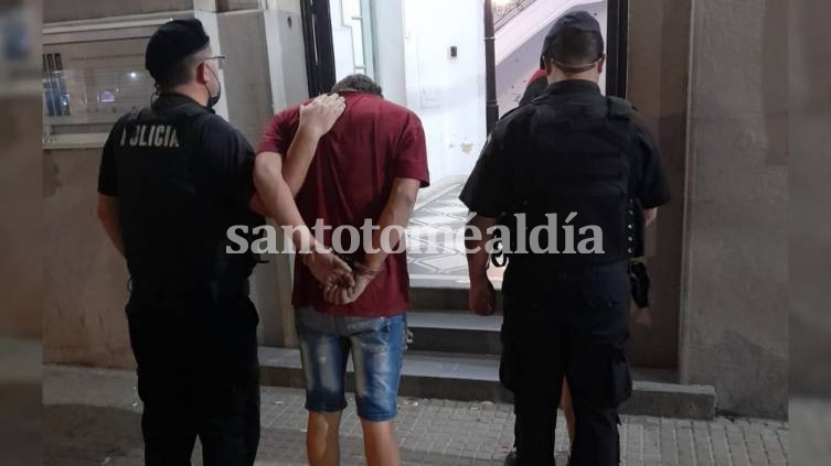 Los delincuentes detenidos tienen 25 y 16 años. El intento de robo ocurrió en 12 de Septiembre y Macia.