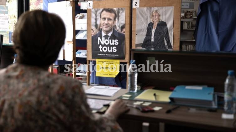 Los franceses eligen entre Le Pen y Macron en un decisivo balotaje presidencial