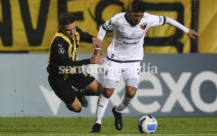 Colón terminó primero en el Grupo G de la Copa Libertadores pese a perder por 2 a 1 frente a Peñarol.