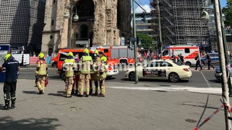 Un vehículo atropelló a una multitud en Alemania.