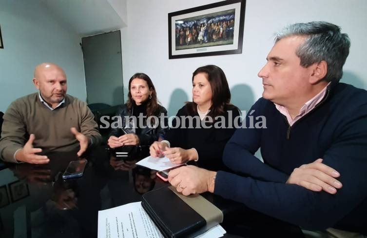Mario Montenegro, Guillermo Rey Leyes y Natalia Angulo, recibieron este lunes a la diputada provincial del Socialismo Gisel Mahmud. (Foto: Santotoméaldía)