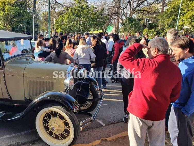 Este domingo se realizó la 2ª edición del encuentro de autos antiguos, clásicos y personalizados denominado “Santo Tomé Car and Meet”.