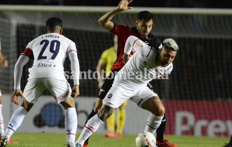 Colón cayó 3 a 0 ante Independiente.