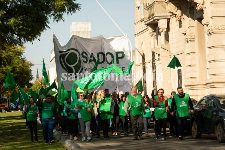 Los gremios que nuclean a los trabajadores de la educación marcharon a Casa de Gobierno