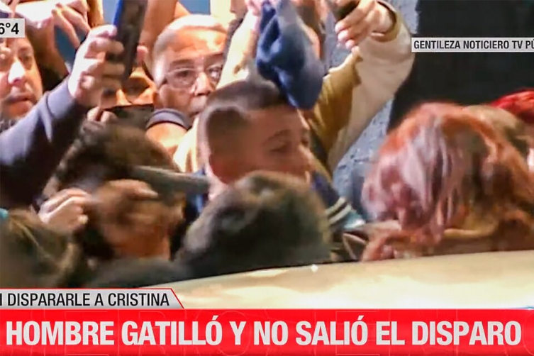 Una persona quiso asesinar a Cristina Kirchner. (Captura de TV)