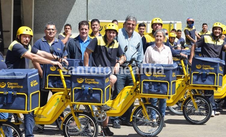 FOECYT Santa Fe recibió vehículos sustentables para la entrega de paquetería