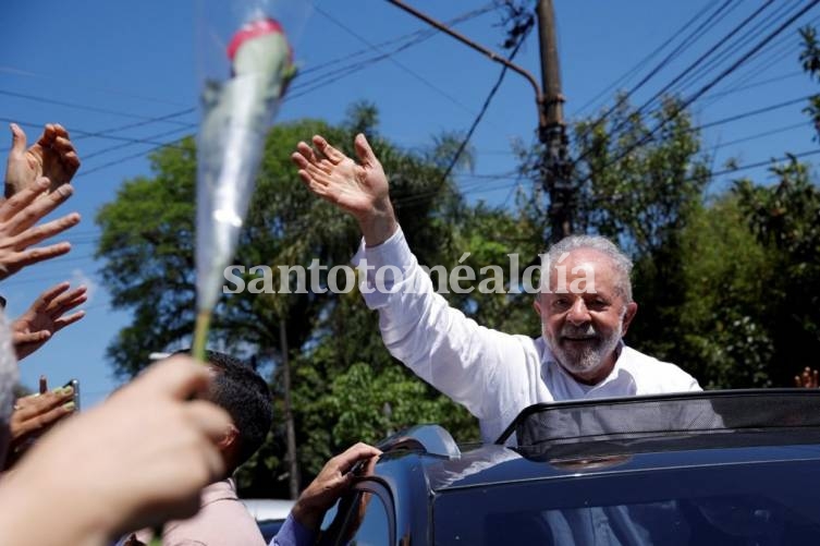 Lula derrotó a Bolsonaro en un reñido balotaje y por tercera vez será el presidente de Brasil