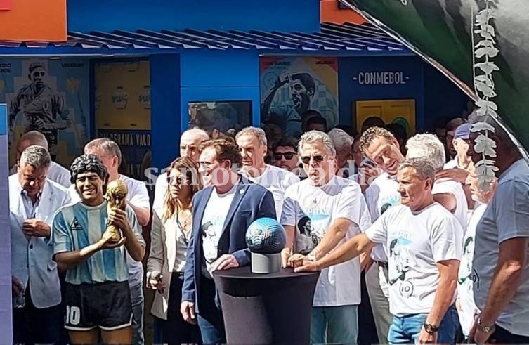 Los campeones del mundo con la Selección argentina homenajearon a Maradona.