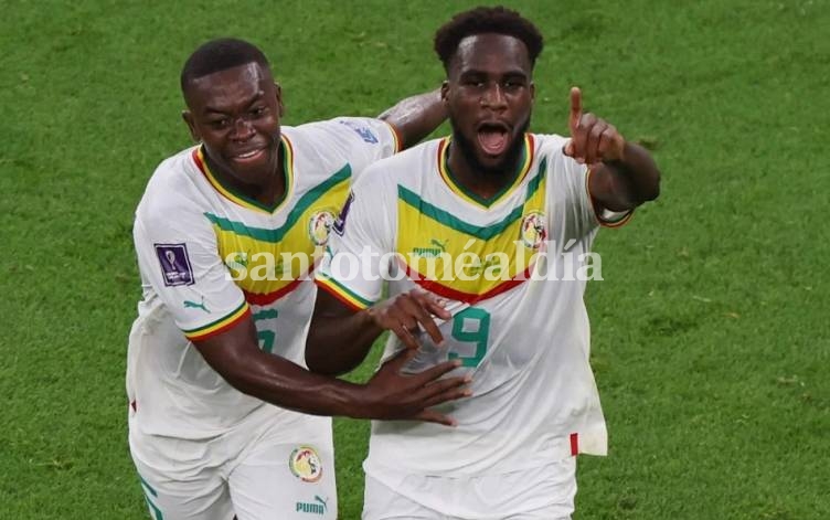 Nampalys Mendy celebra su gol para Senegal.