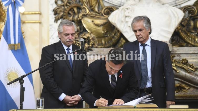 El presidente Alberto Fernández le tomó el jueves juramento al nuevo ministro de Transporte, Diego Giuliano.