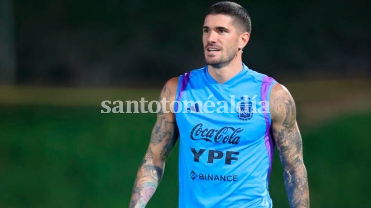 El mediocampista del seleccionado argentino Rodrigo De Paul no completó la práctica de este miércoles por una molestia muscular.