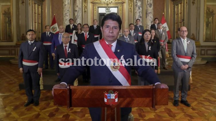 El presidente de Perú disolvió el Congreso y declaró un 