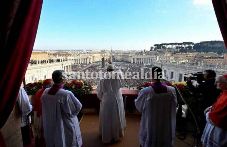 El mundo vive una grave carestía de paz, dice el papa Francisco en su mensaje de Navidad