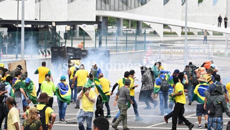 Bolsonaristas radicales durante el asalto en Brasilia. (Foto: Evaristo SA / Gettyimages.ru)