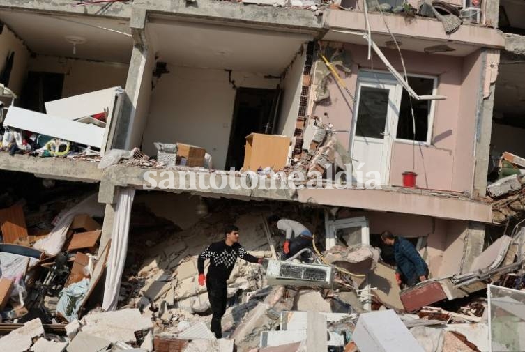 Ya son más de 5.000 los muertos por el terremoto en Turquía y Siria.