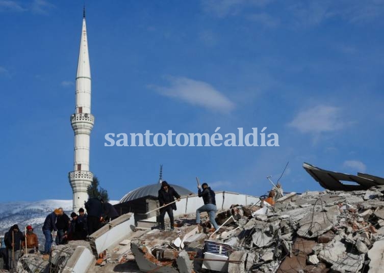 El número de muertos por el terremoto en Siria y Turquía se acerca a los 10.000.