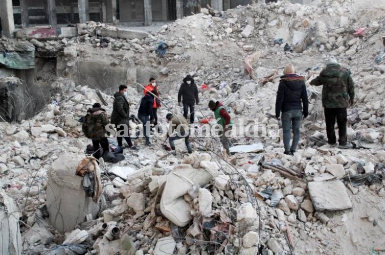 a son más de 16 mil los muertos por el terremoto en Siria y Turquía.