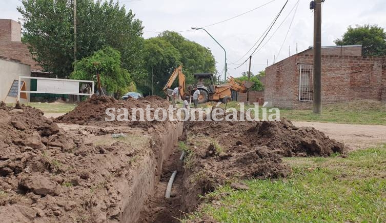 Etapa final de la obra de agua corriente en Adelina Este