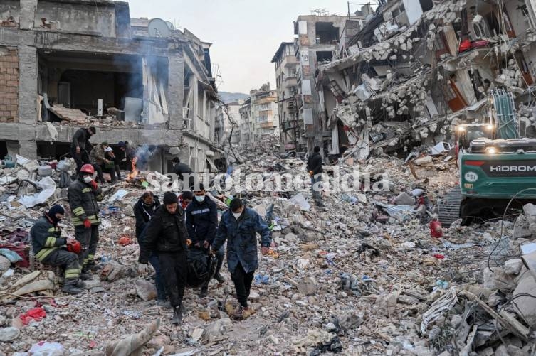 Ascienden a más de 45.000 las víctimas mortales tras los terremotos en Turquía