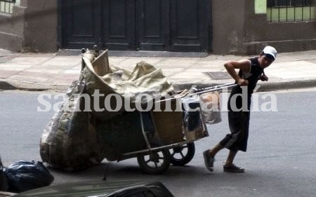 Florencia González: “La recuperación de residuos reciclables debe ser considerada como  un servicio público”