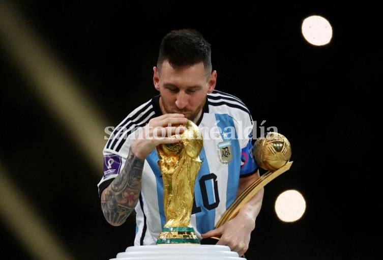 Lionel Messi alzará la Copa del Mundo ante un Monumental repleto. (Foto: NA)