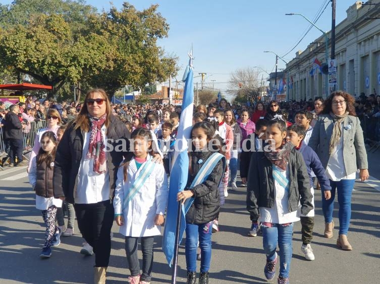La ciudad celebró el Día de la Bandera con el tradicional desfile cívico-militar