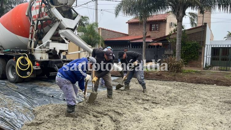 La Municipalidad sigue avanzando con la construcción de la nueva carpeta de hormigón en cuadras de la Vecinal General Paz.