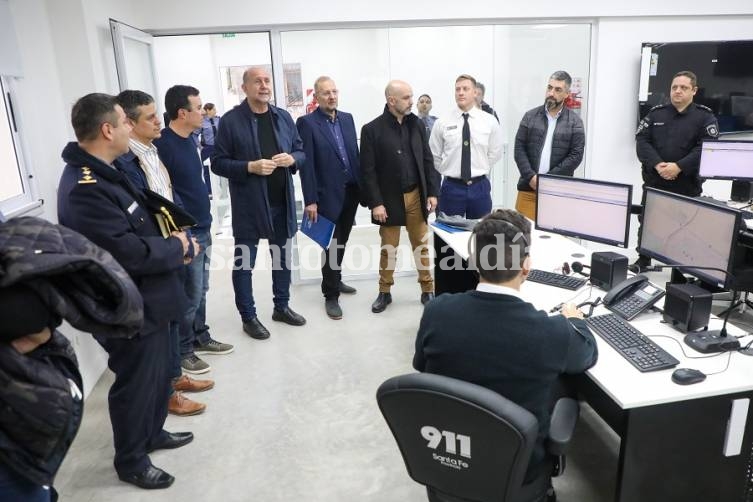 Perotti recorrió las nuevas instalaciones del 911 en la capital provincial