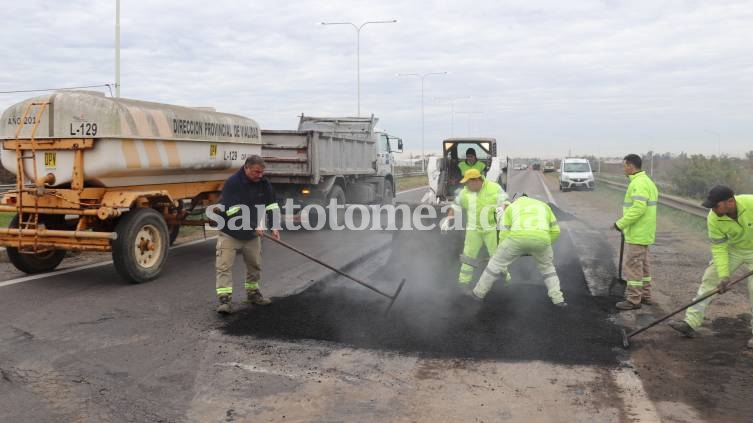Avanzan las obras de reparación de calzada en distintos tramos de la Autopista Rosario - Santa Fe