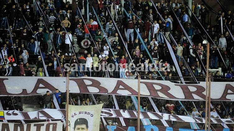 Murió un hincha de Lanús tras un enfrentamiento a balazos entre dos facciones de la barra