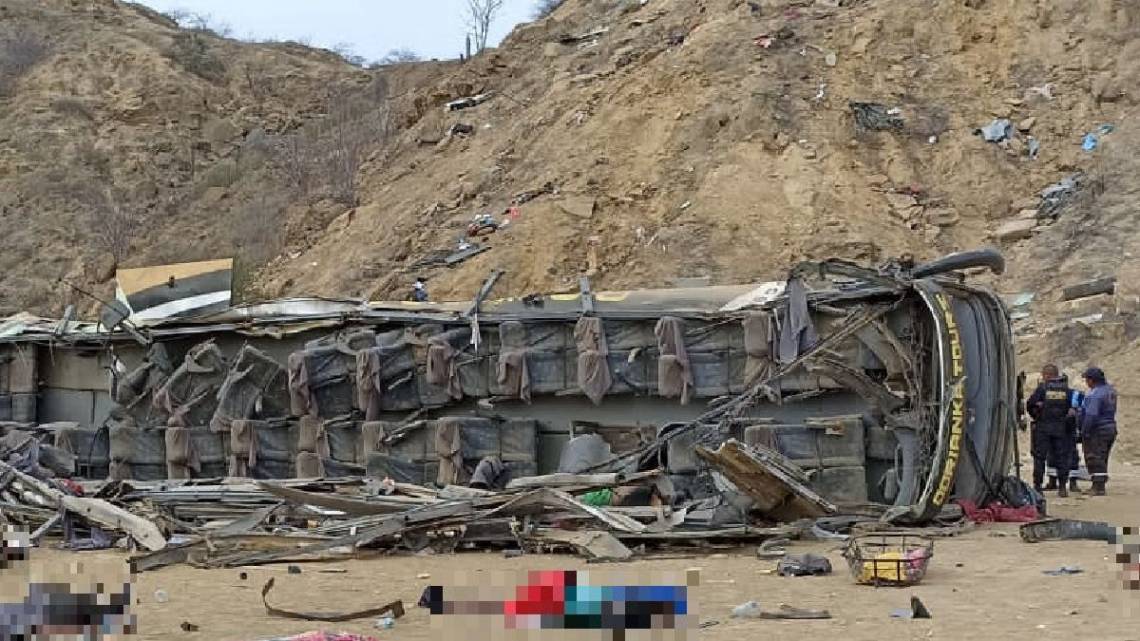 Perú: un ómnibus cayó en un barranco y hay al menos 24 muertos