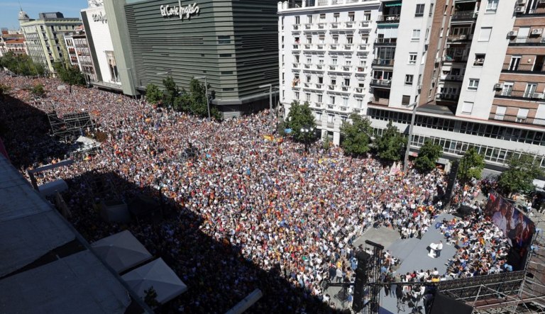 Masiva protesta en las calles de Madrid contra la amnistía a independentistas catalanes