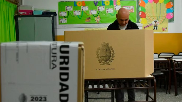 Mendoza fue a las urnas en una jornada lluviosa y baja participación 