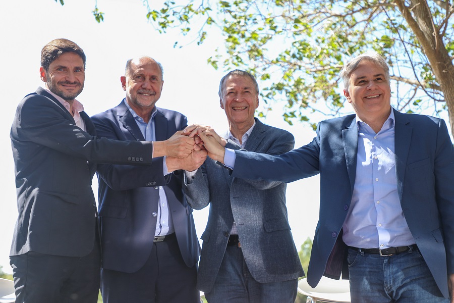Perotti y Schiaretti rubricaron el contrato para dar inicio a la obra del Acueducto Interprovincial Santa Fe-Córdoba