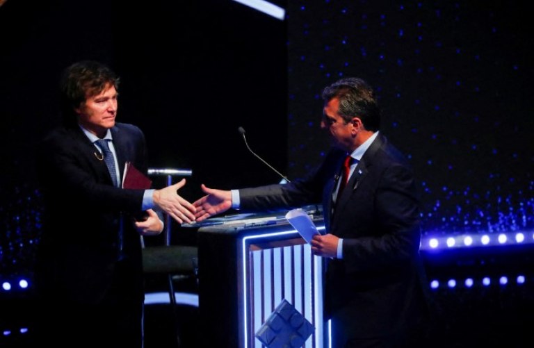 Los candidatos presidenciales Javier Milei y Sergio Massa.