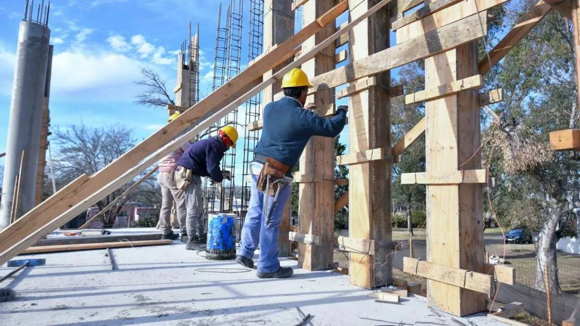 La construcción cayó 23,1% en el primer bimestre del año.