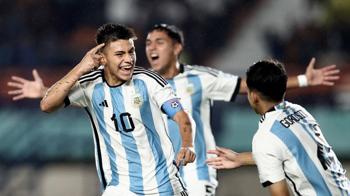 El seleccionado de fútbol Sub-17 de la Argentina quiere meterse en los octavos de final.