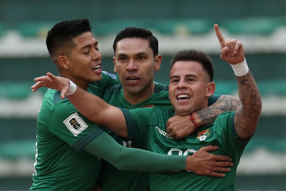 Bolivia consiguió su primer triunfo en las Eliminatorias ante Perú