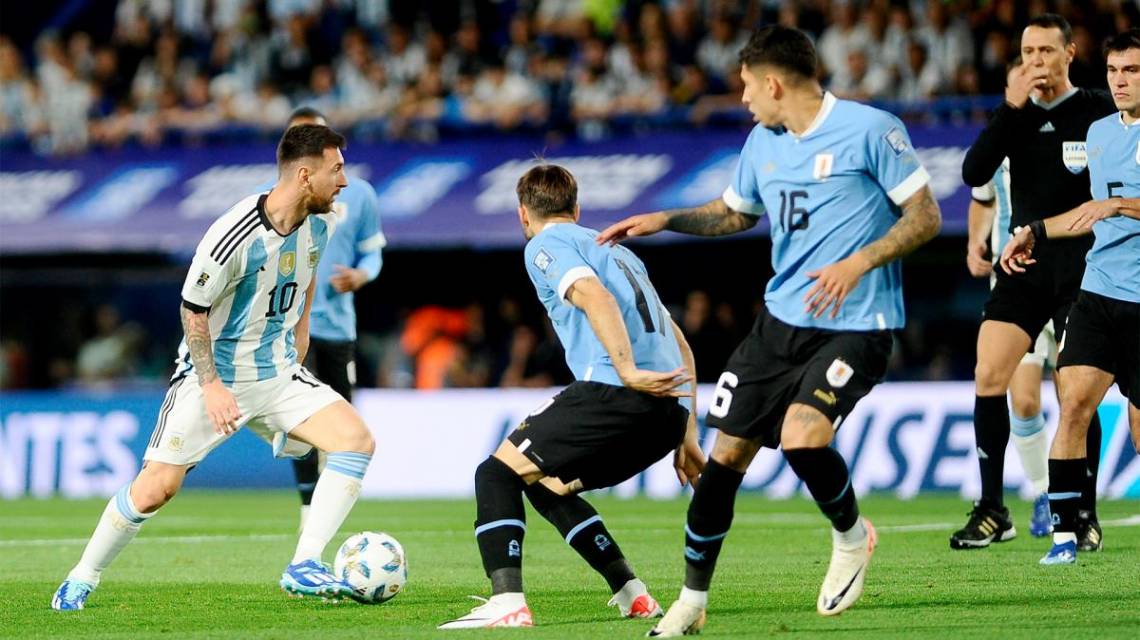 Argentina perdió el invicto en las Eliminatorias: Uruguay lo superó y ganó 2 a 0 en La Bombonera