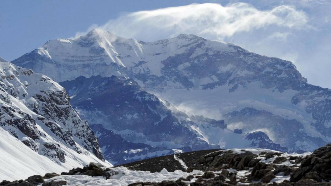 Buscan a tres andinistas argentinos extraviados en la cordillera de Los Andes