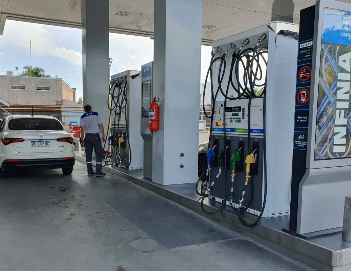Se completaron los aumentos en los combustibles: YPF subió sus precios un 25% 