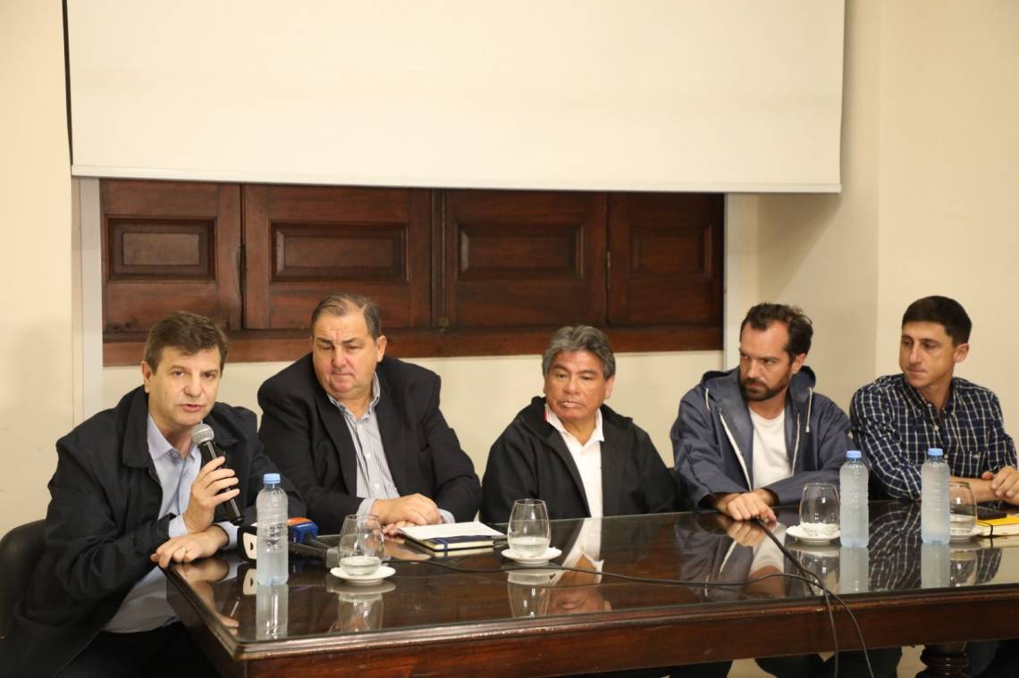 Ciancio, Poletti, Escajadillo, Weiss Ackerley y Garibaldi, en la conferencia de prensa. (Foto: GSF)