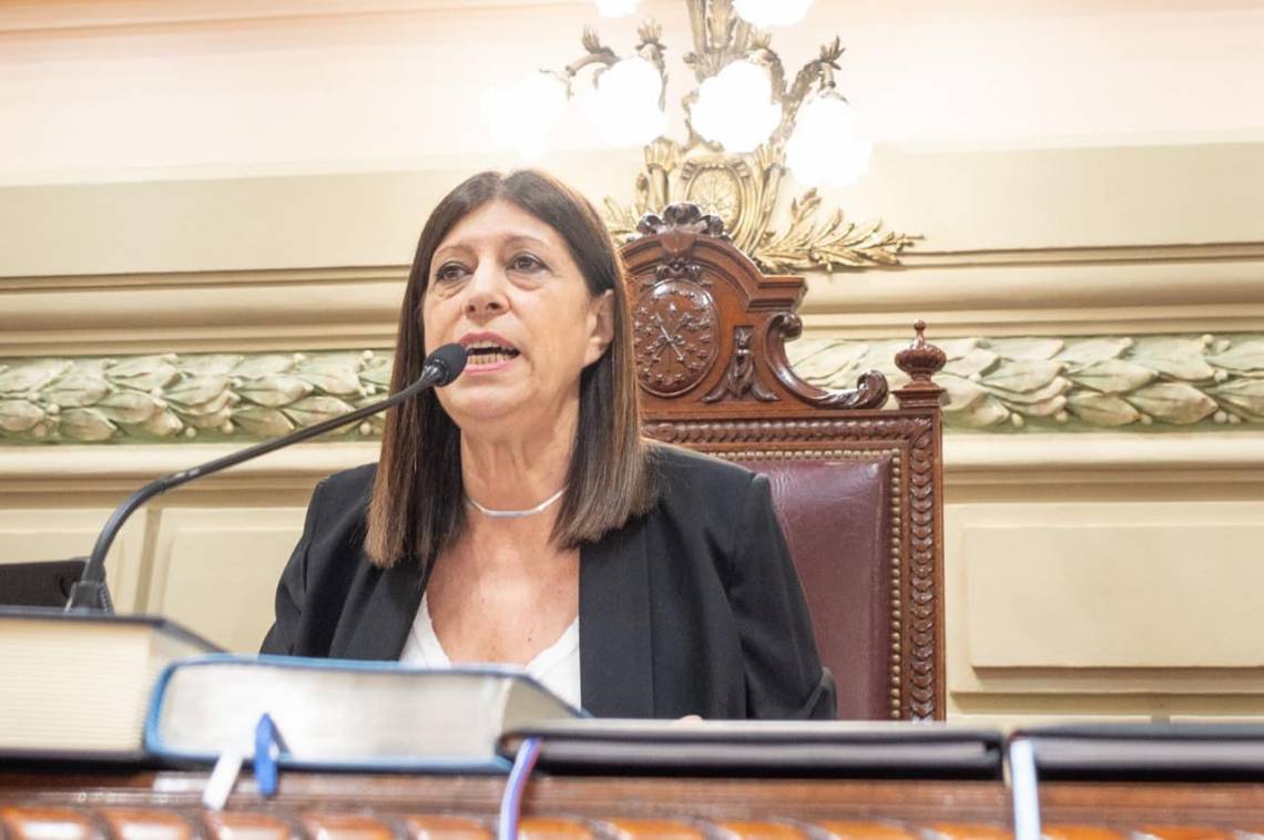 Clara García cuestionó el DNU de Milei. 