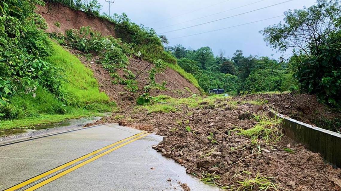 Como consecuencia del siniestro quedó interrumpida la carretera que une la ciudad de Medellín con Quibdó.
