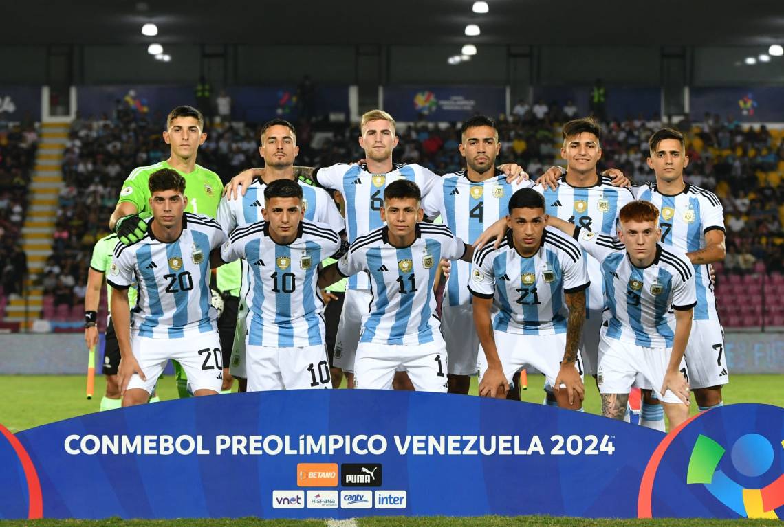 Preolímpico: Argentina va por el primer puesto del Grupo B ante el eliminado Uruguay
