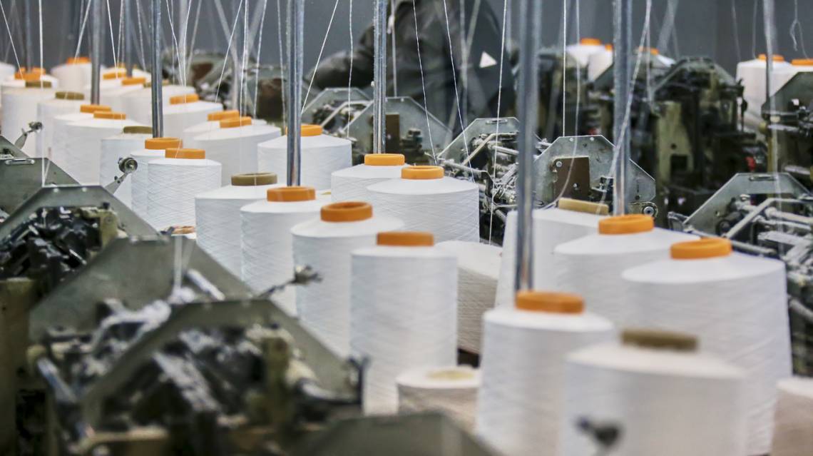 Crisis en el sector textil: las ventas cayeron 37% y empezaron las suspensiones