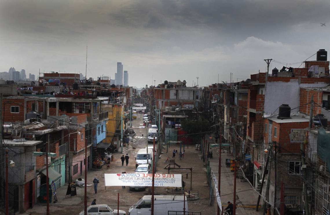 Por la inflación, más de un millón de argentinos por mes caen en la pobreza