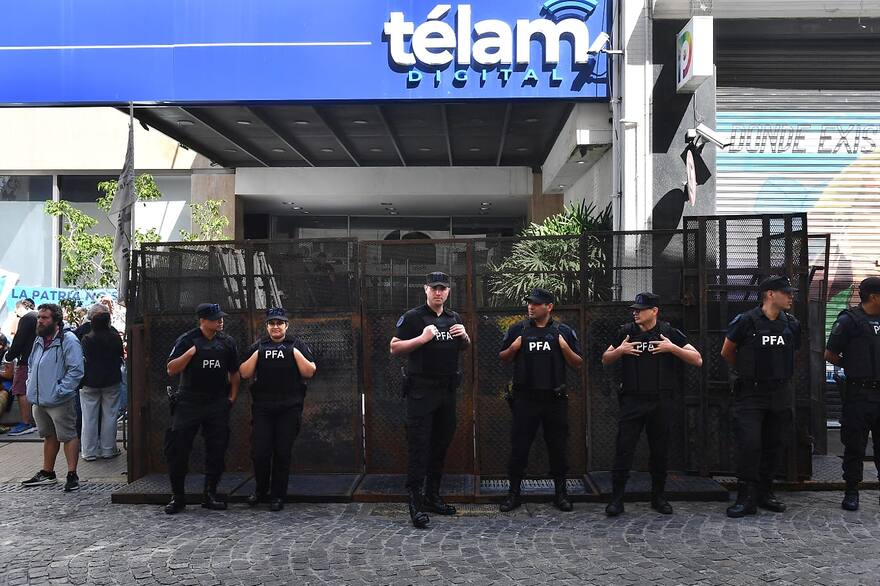 Los trabajadores de Télam ya no pueden ingresar a las oficinas. (Foto: La Nación)