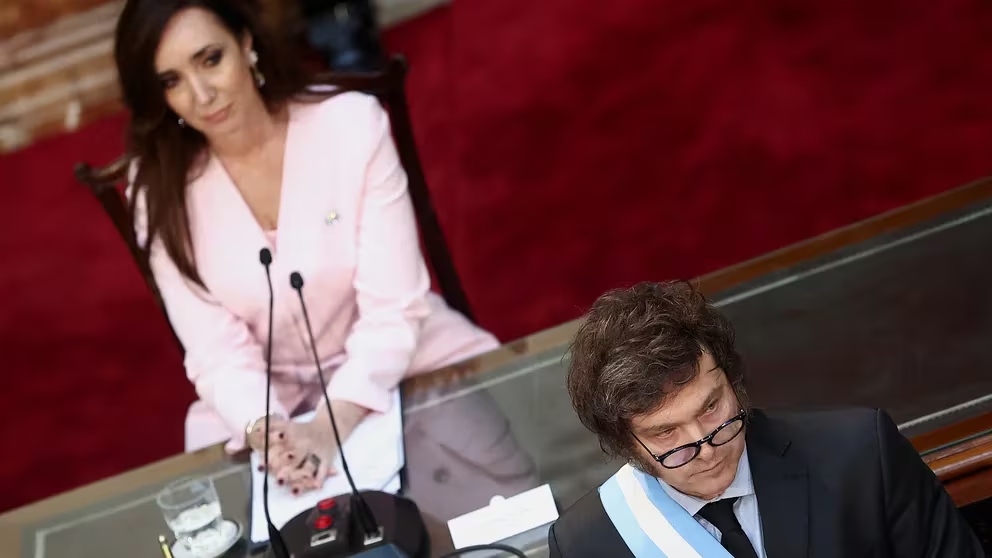 Javier Milei y, detrás, Victoria Villarruel, durante la apertura del período ordinario de sesiones en el Congreso. (Foto: Infobae)