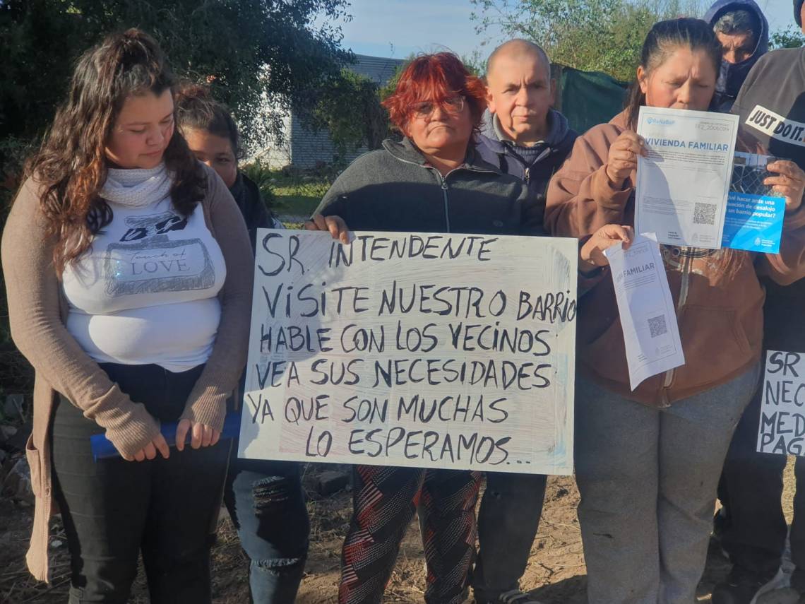 Los vecinos de barrio Costa de Oro convocaron a los medios para expresar su reclamo. (Foto: STD)